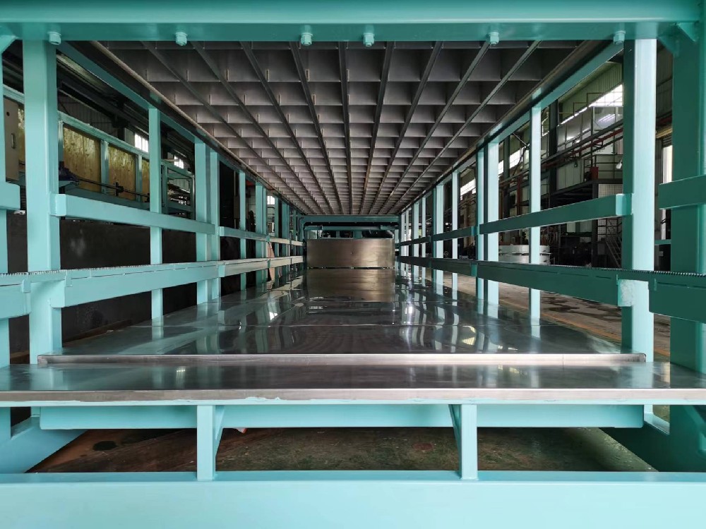 日產量15噸冰磚機調試完成，每次出冰250條冰，每塊冰重量30公斤外加推冰系統。