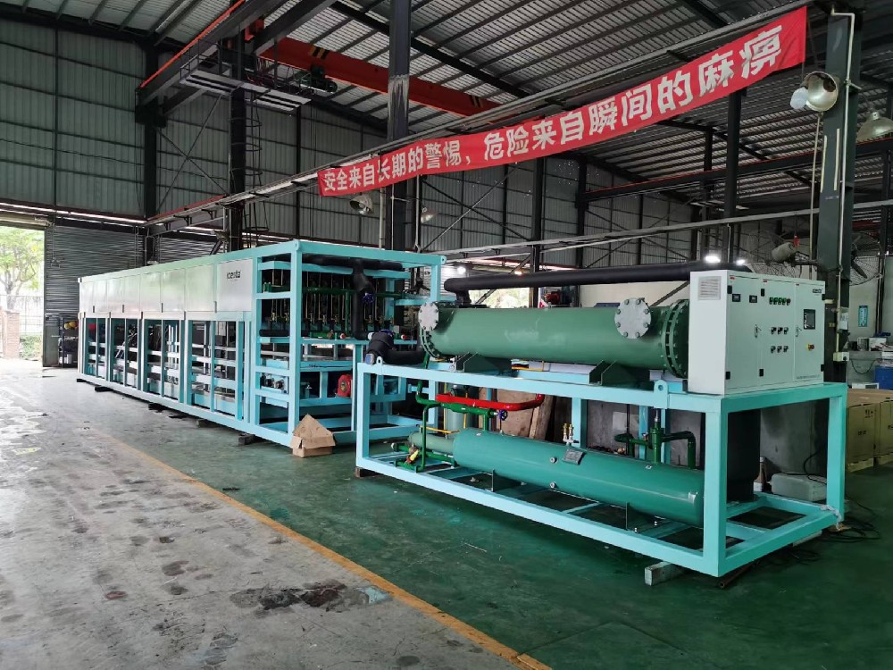 客戶量身定制型冰塊重量25公斤，日產量20噸冰磚機正常出冰。