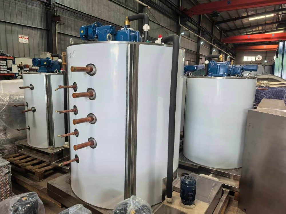 今天，注定是2026年最為忙碌的一天，一大批客戶量身定制型，日產量2噸，3噸，5噸， 10噸， 20噸， 30噸片冰機和制冰系統集中發往全國及全球各地，2026開門紅！感謝全球客戶對我們的認可！預祝公司2026年產值在2025年的基礎上更上一層樓！